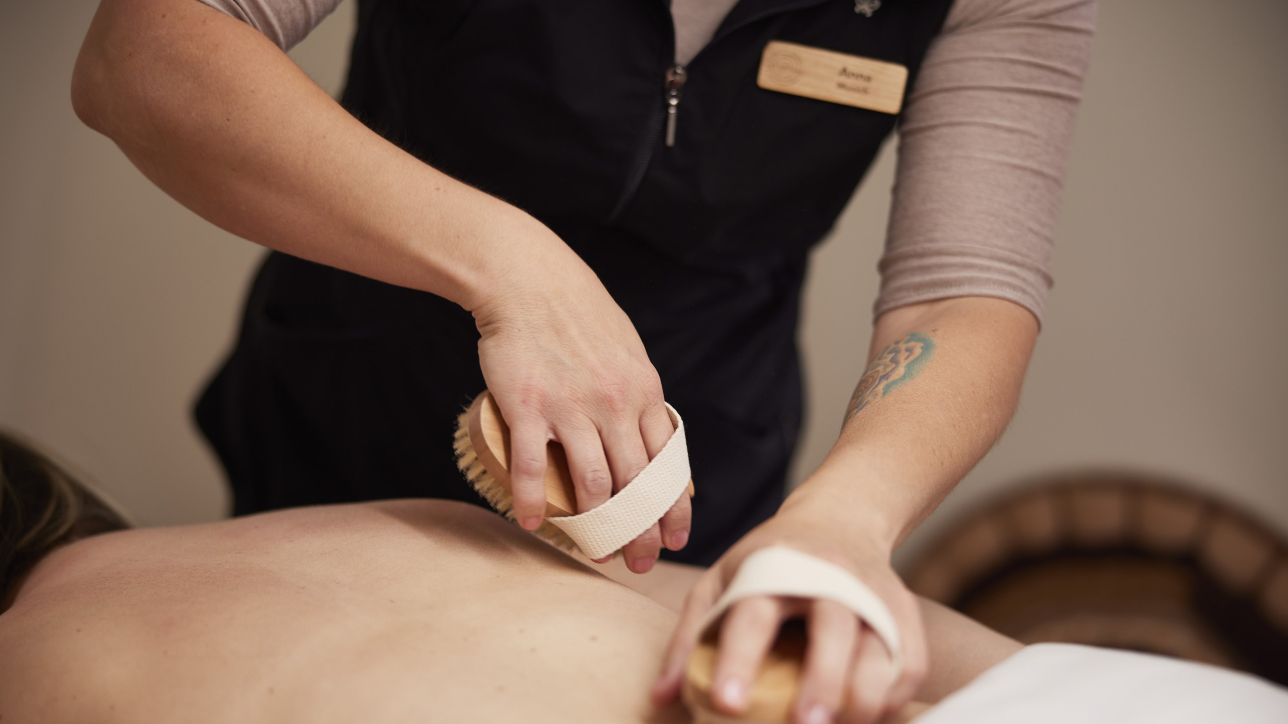 dry brushing massage