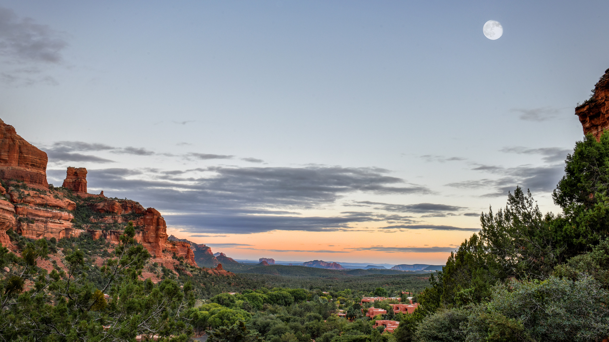 moon rise in boynton canyon